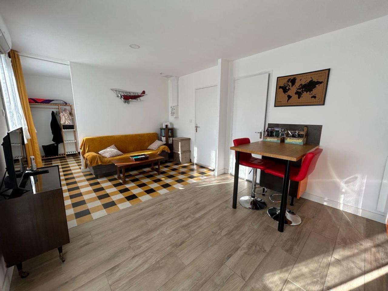 Les Voyages De Romane Narbonne